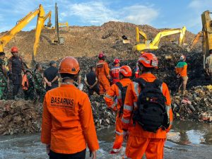 longsor-tpa-bantar-gebang-3-orang-meninggal-tertimbun-sampah-08032026-201520